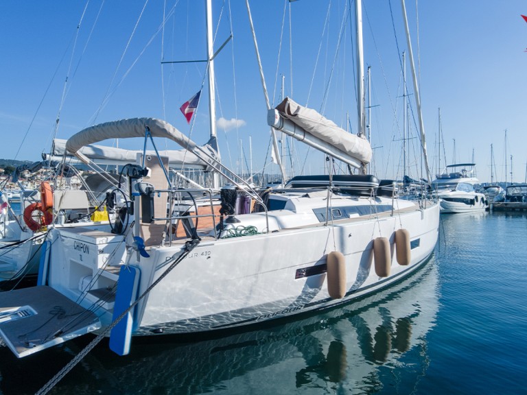 3 DUFOUR 430 in Bandol on SamBoat
