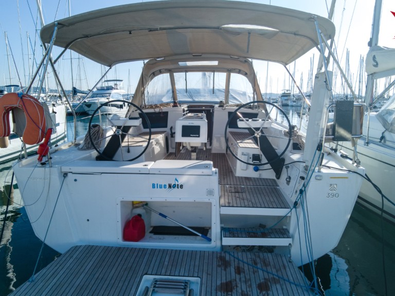 3 DUFOUR 390 GL- BL in Bandol on SamBoat