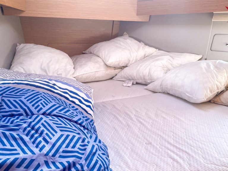 Yacht charter Bandol cheap DUFOUR 390 GL- BL