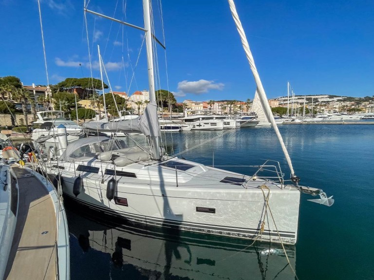 Rent a 9 Hanse 388 Bandol