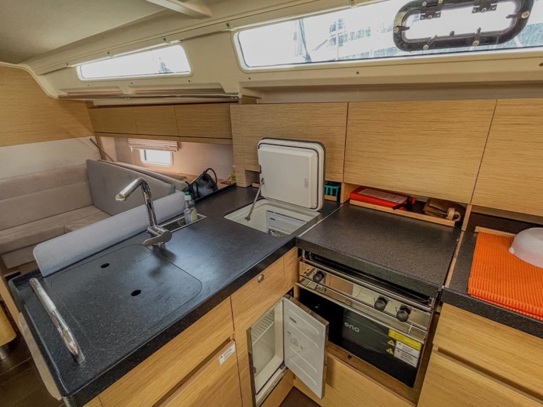 9 Hanse 388 in Bandol on SamBoat