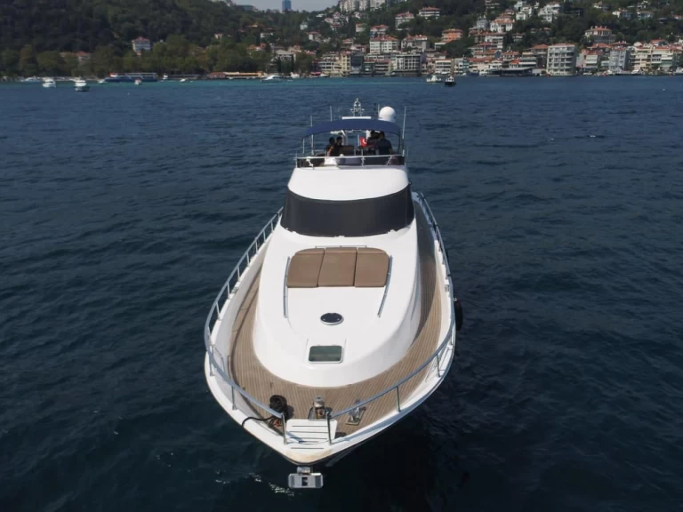 Bareboat Rental Luxury Yacht Vip with a boat licence
