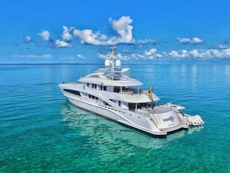 Bareboat Rental Luxury Yacht Heesen with a boat licence