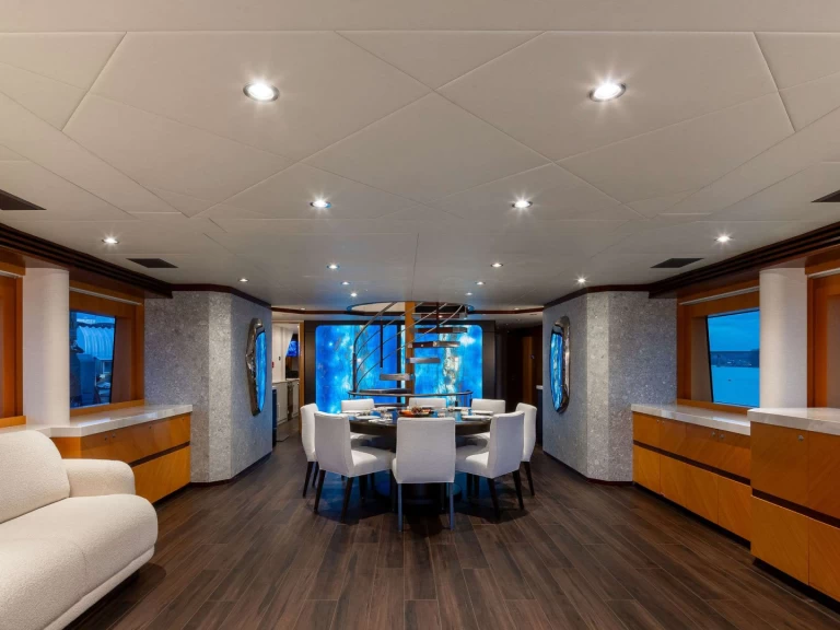 Bareboat Rental Luxury Yacht Intermarine with a boat licence