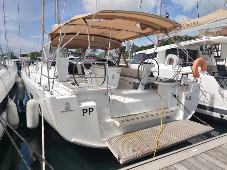 Bénéteau Oceanis 51.1 in Le Marin on SamBoat