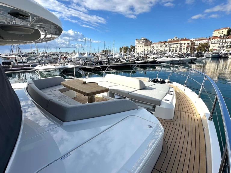 Luxury Yacht rental in French Riviera - Absolute SEMELA