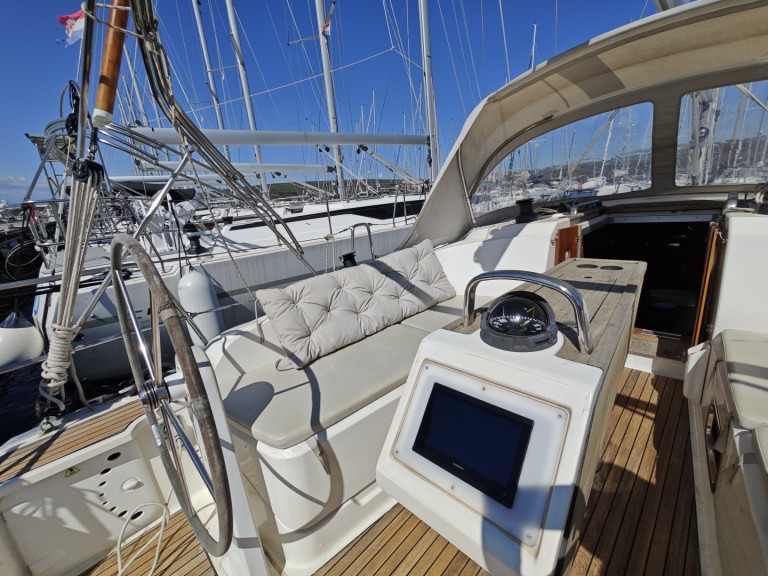 Yacht charter Punat cheap Cruiser 37