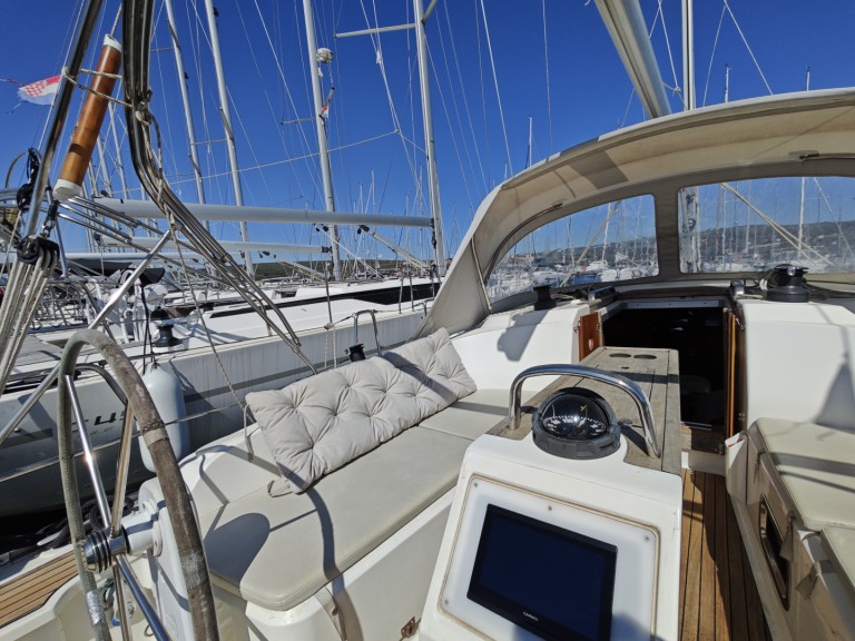 Rent a Bavaria Cruiser 37 Punat