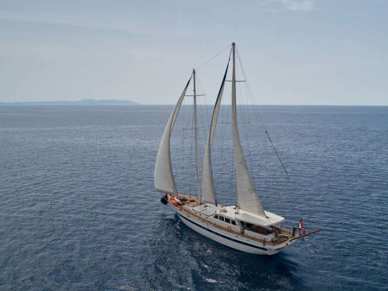 Sailboat for rent Kaštela at the best price