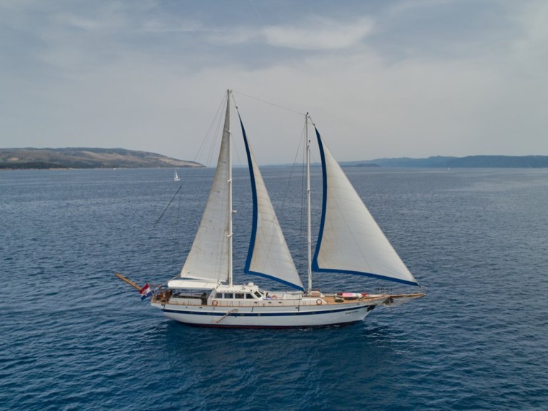 Yacht charter Kaštela cheap Fortuna