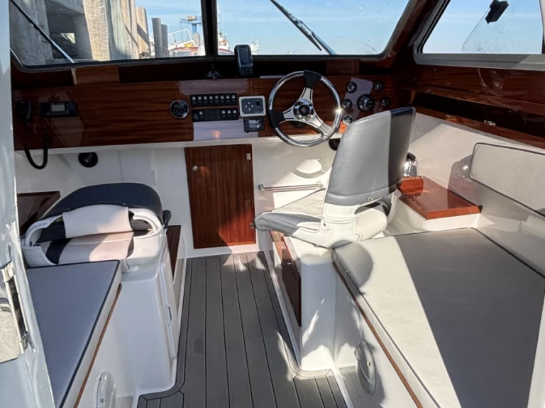 Victor 33 charter bareboat or captained in  Venice