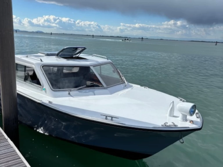 Rent a Victor 33 Venice