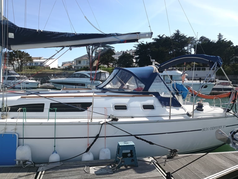 Jeanneau Sun Odyssey 37 charter bareboat or captained in  Saint-Gilles-Croix-de-Vie