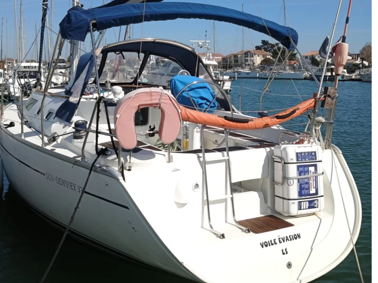Sailboat rental with or without captain Jeanneau Saint-Gilles-Croix-de-Vie