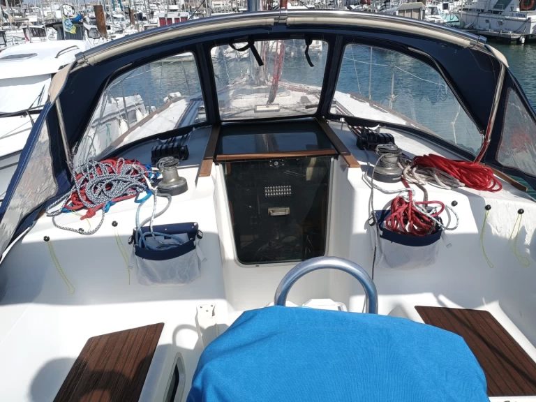 Jeanneau Sun Odyssey 37 in Saint-Gilles-Croix-de-Vie on SamBoat