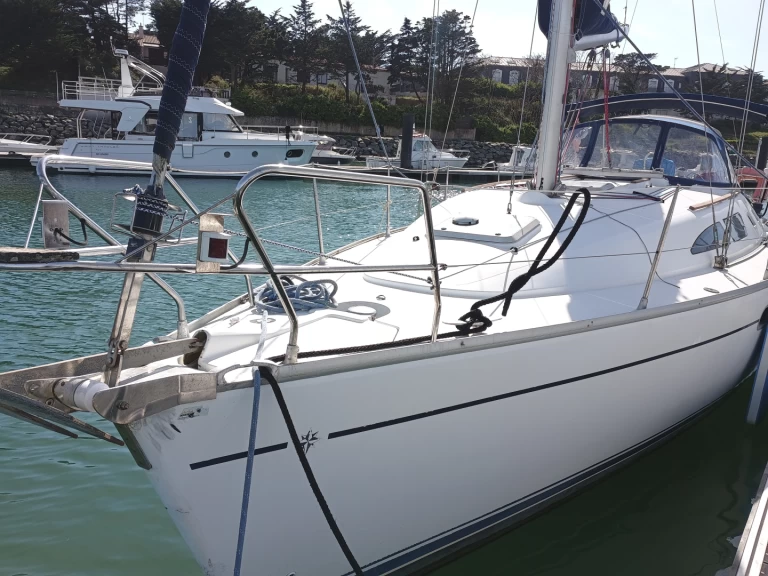 Sailboat for rent Saint-Gilles-Croix-de-Vie at the best price