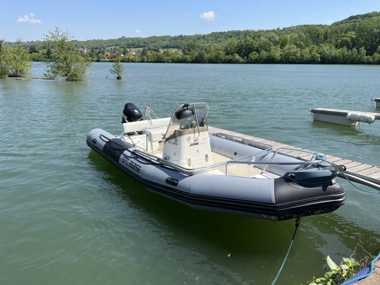 Motorboat for rent Lyon at the best price