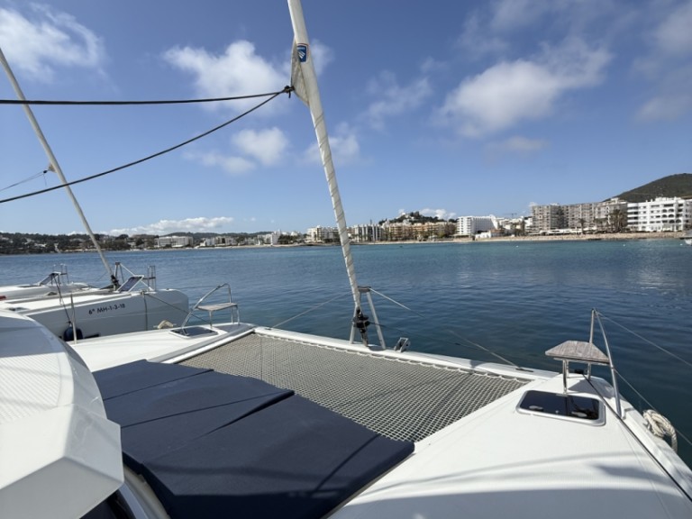 Catamaran rental in Sant Antoni de Portmany - Fountaine Pajot Isla 40