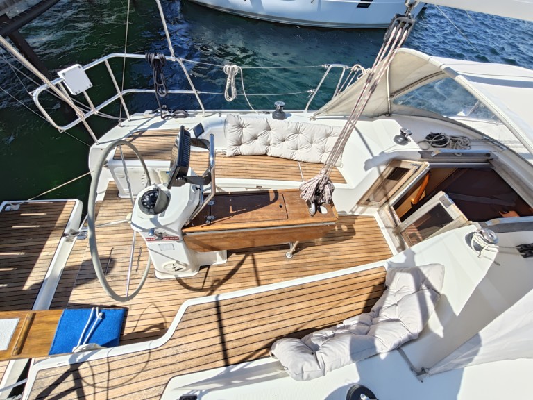 Sailboat rental in Punat - Bavaria Cruiser 33