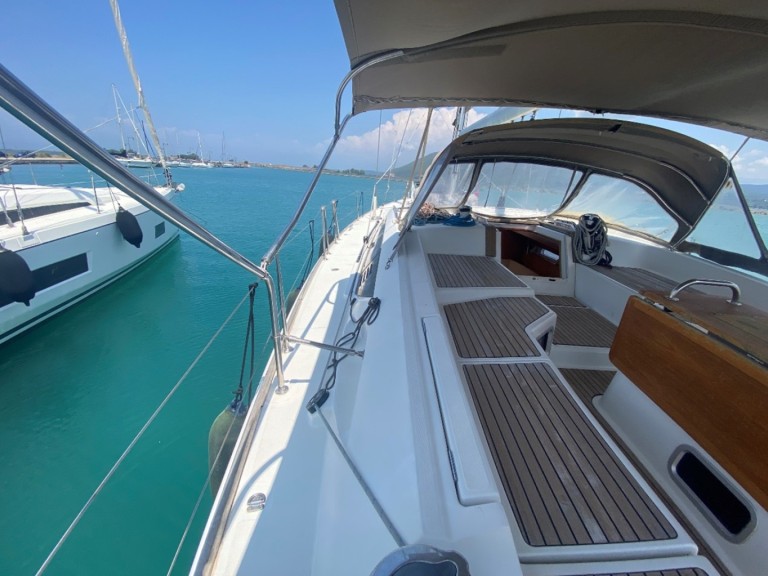 Bareboat Rental Sailboat Jeanneau with a boat licence