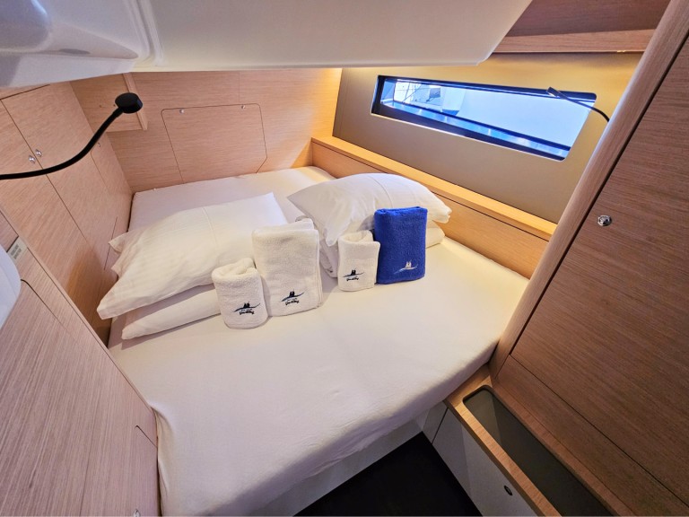 Sailboat rental in Kaštel Gomilica - Dufour Dufour 44