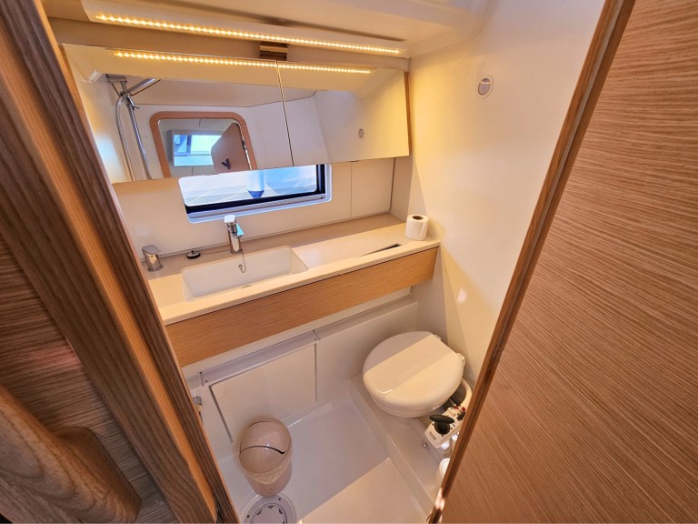 Sailboat for rent Kaštel Gomilica at the best price