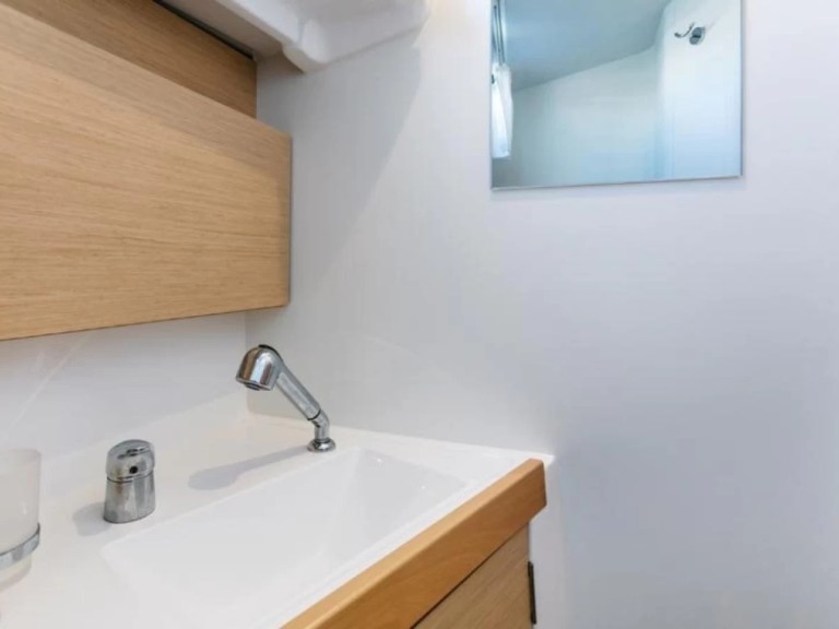 Rent a Bénéteau Oceanis 38 Empuriabrava