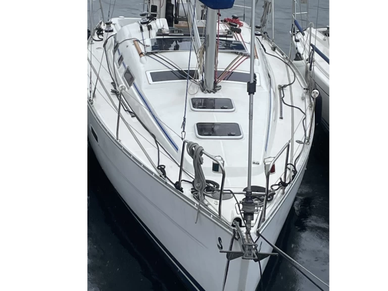 Sailboat rental in Toulon - Bénéteau Oceanis 323 Clipper