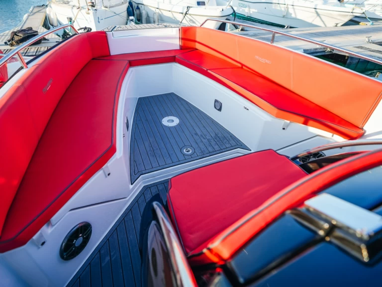 Yacht charter L'Herbaudière cheap Jaguar 7.0