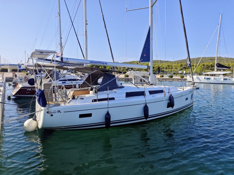 Sailboat for rent Sukošan at the best price