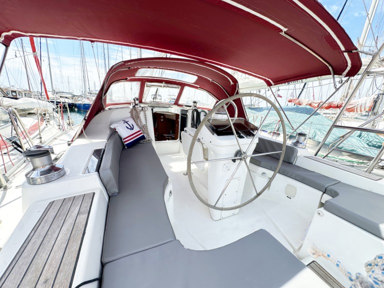 Sailboat rental in Athens - Bénéteau Oceanis 393 Clipper