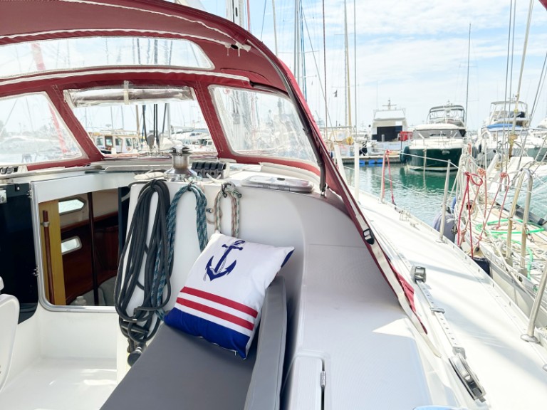 Yacht charter Athens cheap Oceanis 393 Clipper