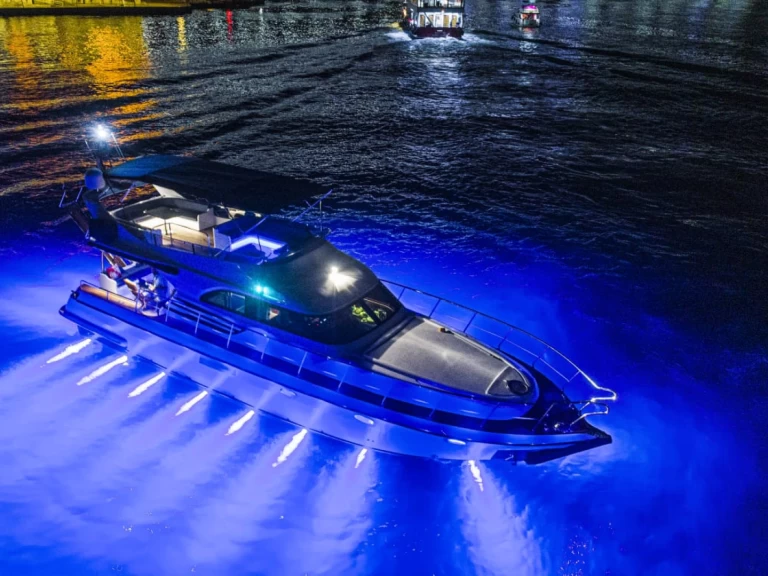 Bareboat Rental Luxury Yacht Vip with a boat licence
