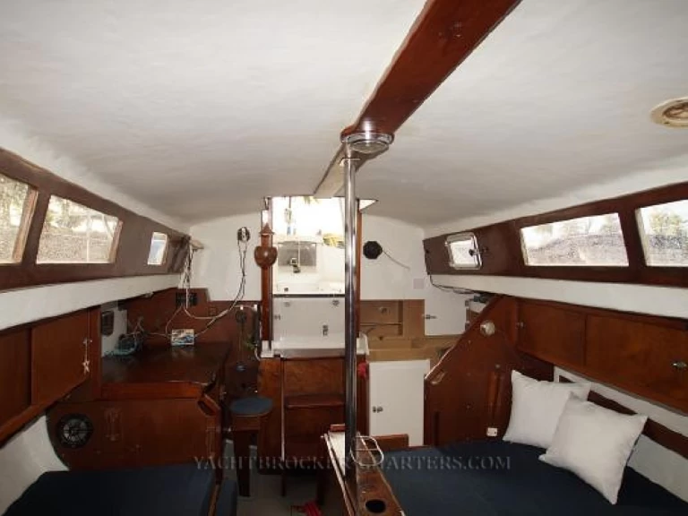 Bareboat Rental Sailboat Amel with a boat licence