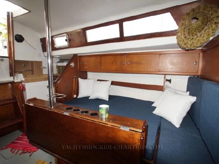 Sailboat for rent Saint-Mandrier-sur-Mer at the best price
