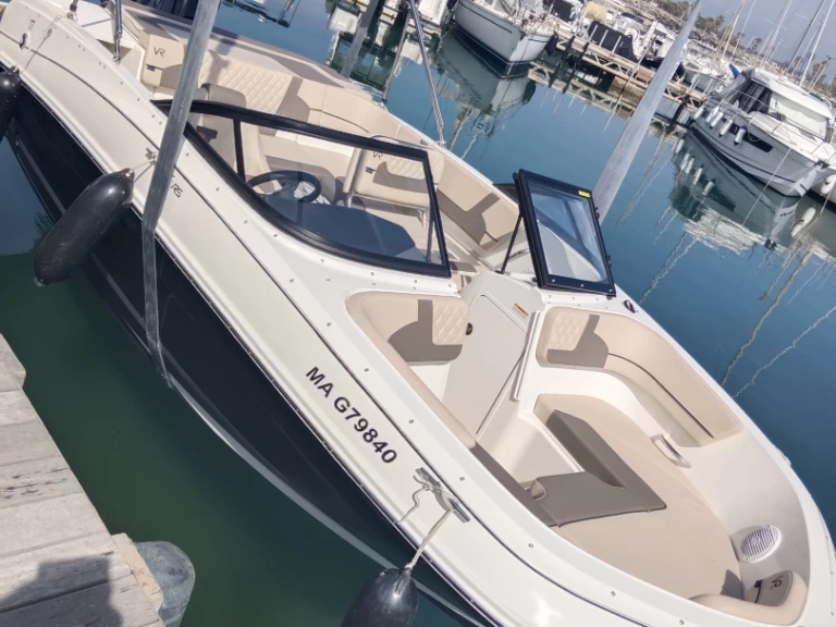 Bayliner VR5 OB in Port Fréjus on SamBoat