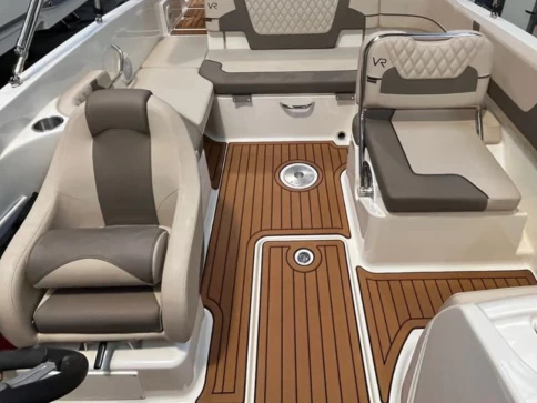 Rent a Bayliner VR5 OB Port Fréjus