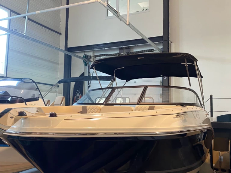 Motorboat rental in Port Fréjus - Bayliner VR5 OB