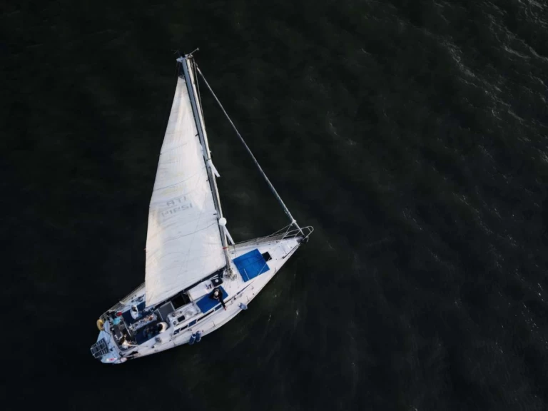 Sailboat for rent Horta at the best price