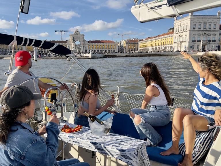 Sailboat rental with or without captain Jeanneau Horta