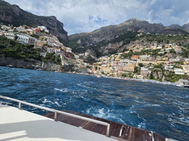 Bareboat Rental Motorboat Mano Marine with a boat licence