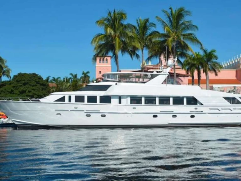 Bareboat Rental Luxury Yacht Hatteras with a boat licence
