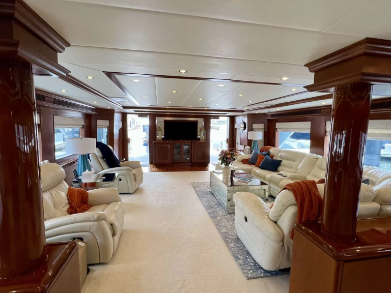 Boat rental Hatteras ESCAPE in Nassau on Samboat