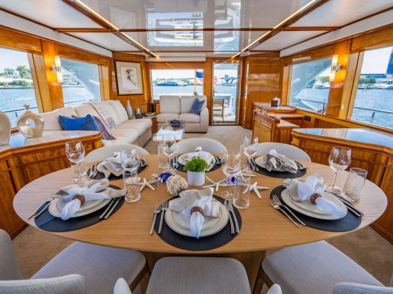 Bareboat Rental Luxury Yacht Intermarine with a boat licence