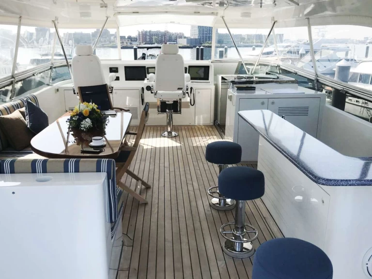 Luxury Yacht for rent Stuart at the best price