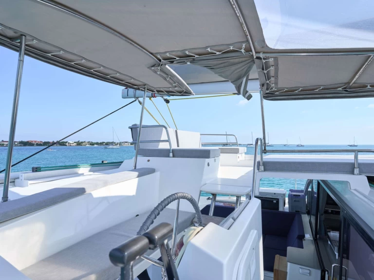 Luxury Yacht for rent Nassau at the best price