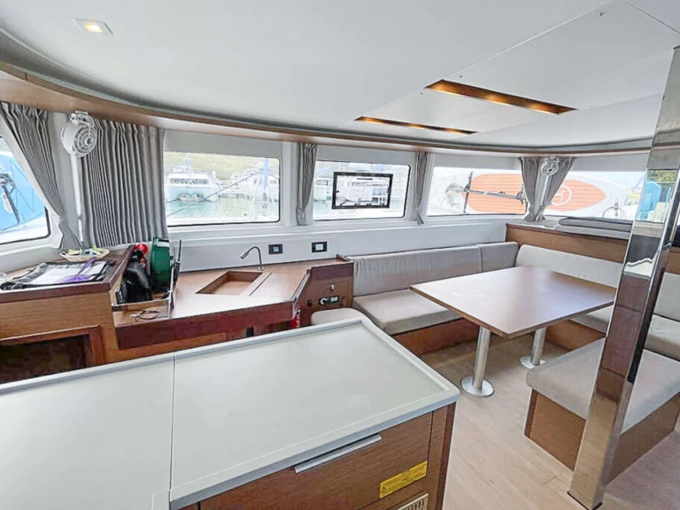 Bareboat Rental Luxury Yacht Lagoon with a boat licence