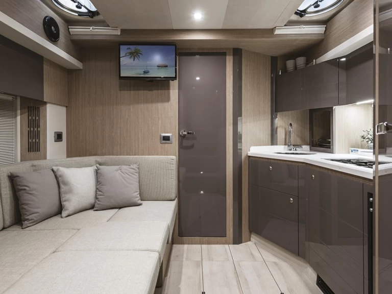 Yacht charter Taormina cheap Z 35