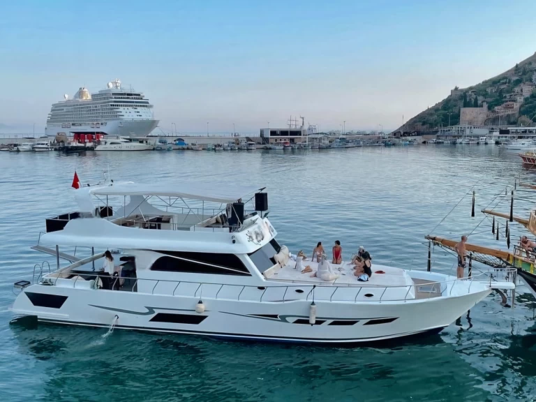Luxury Yacht rental with or without captain Vip Alanya