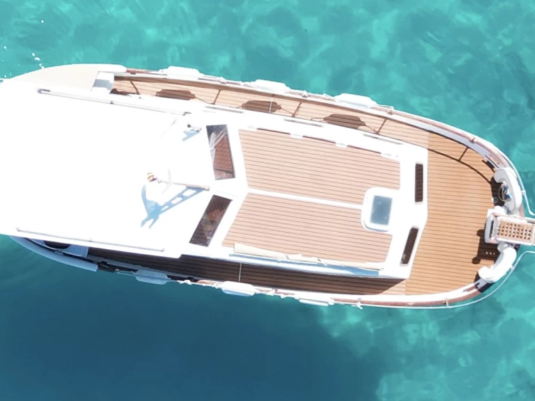 Motorboat rental in Palma de Mallorca - Majoni 40